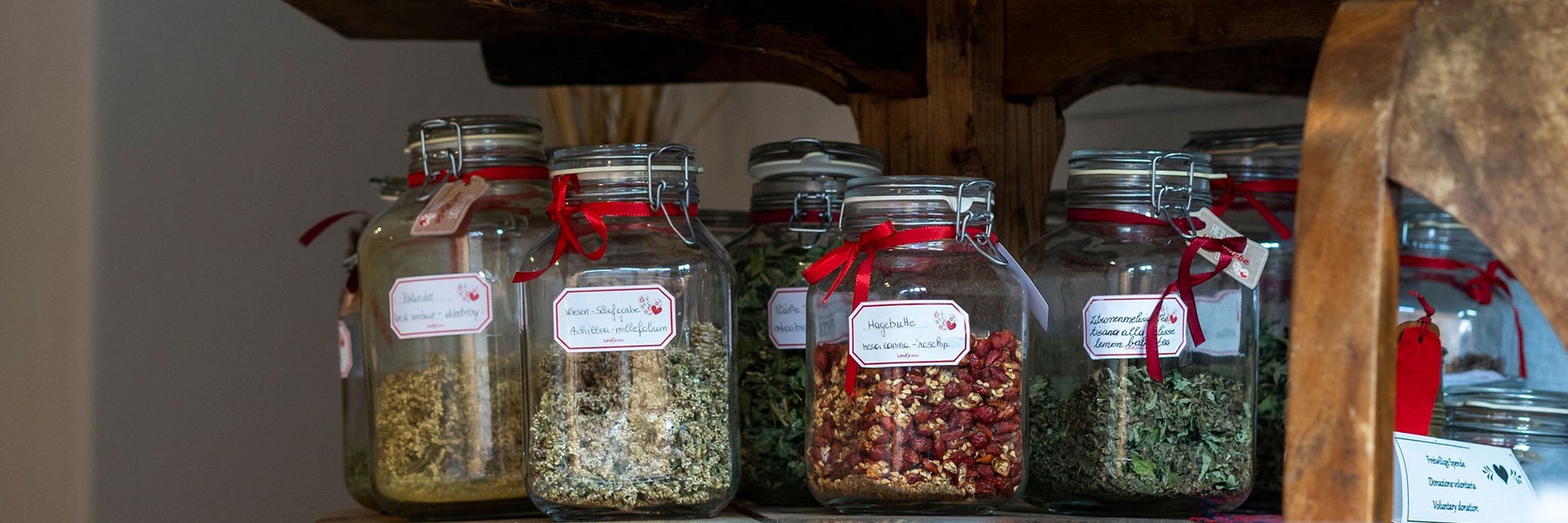 Banco vendite con prodotti del nostro maso